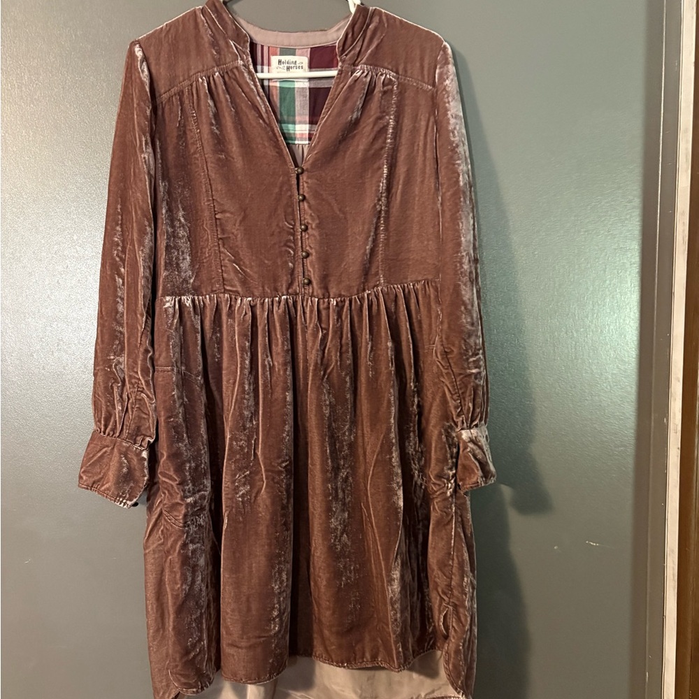 Holding Horses Women’s velvet shirt dress.  Size Small